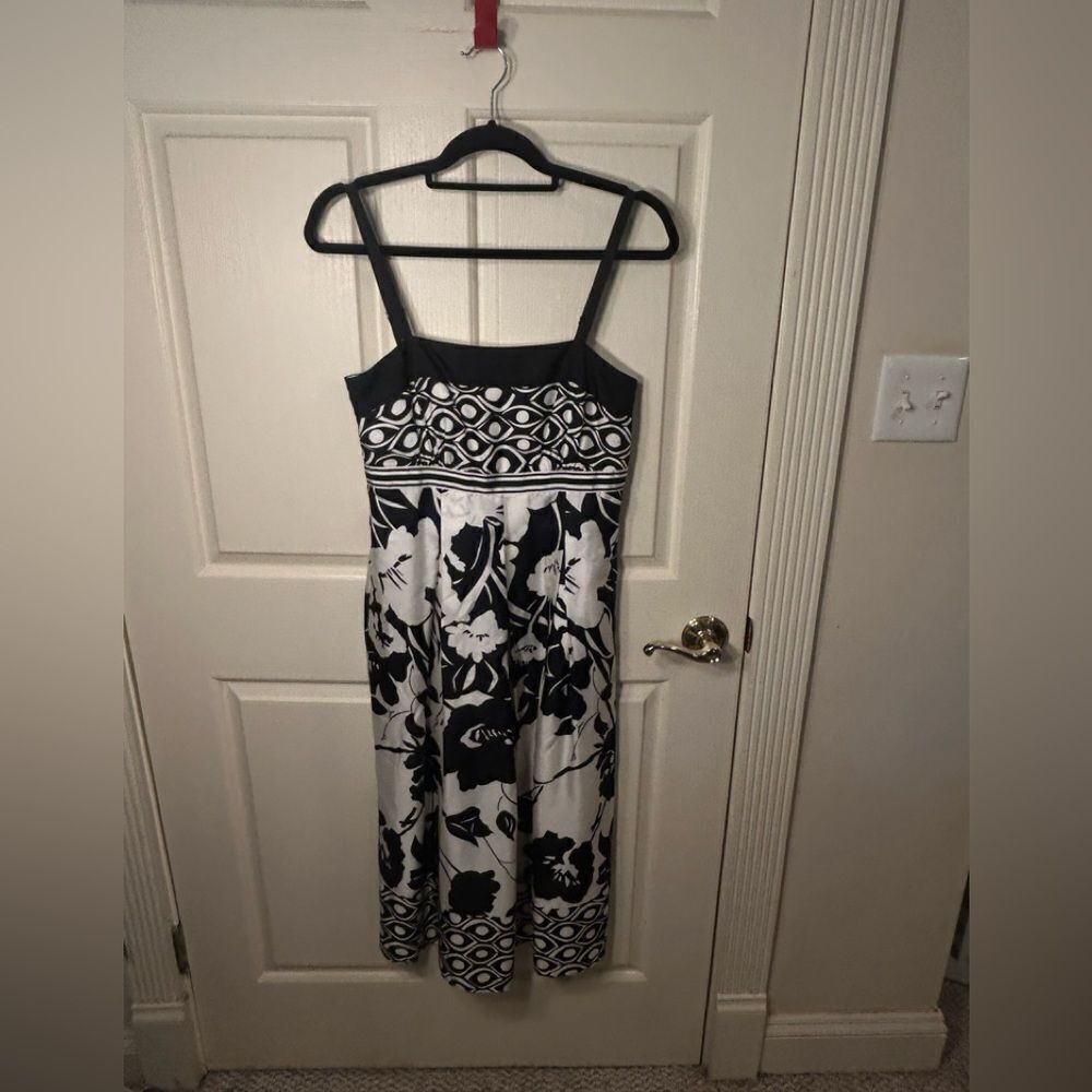 White House Black Market Black and White Floral Dress